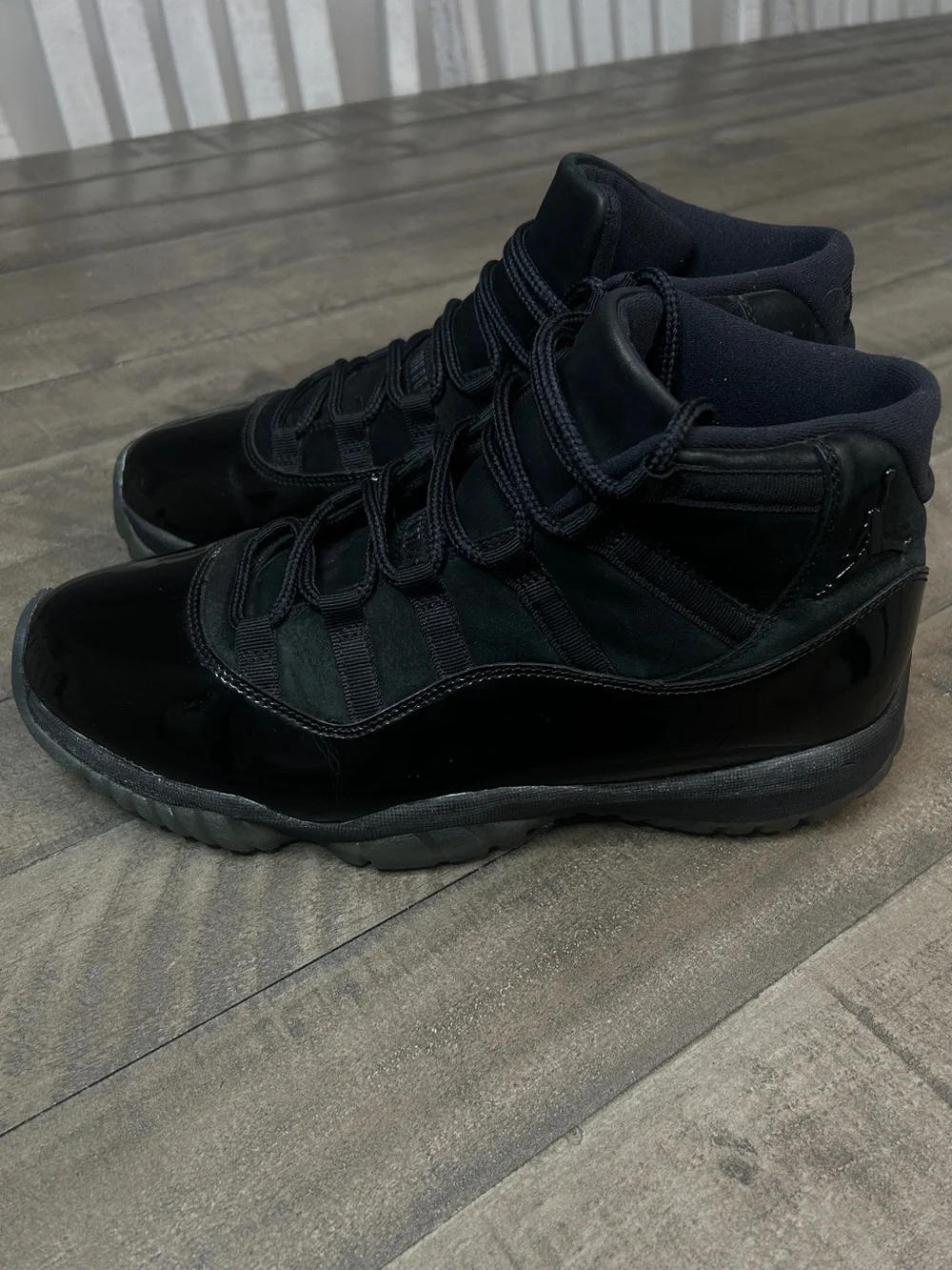 Nike Air Jordan 11 Retro Cap and Gown Black Size 11 Men’s Rare Dress Shoes